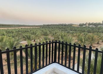 مزرعة بكوخ وإطلالة على الحديقة