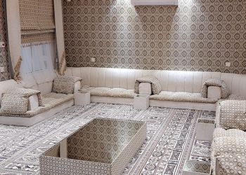 استراحة ببيت شعر وفناء خارجي
