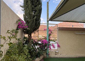 شقة بثلاث غرف نوم وصالة جلوس