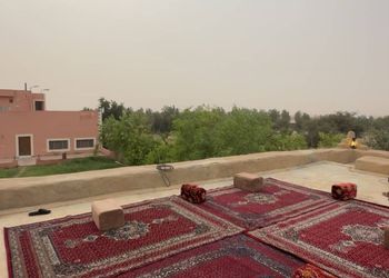 مزرعه كبيره وجميله بقسمين