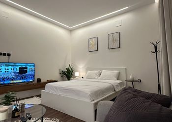 استديو بسرير ماستر وجلسة 