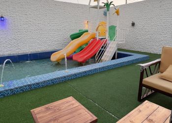 شاليه بصالة داخلية وغرفتين نوم 