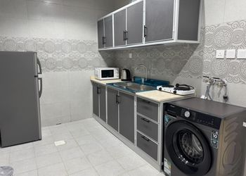 شقة بغرفة معيشة وغرفة نوم 