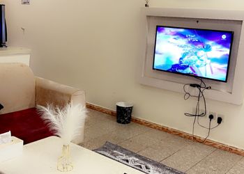 شقة بغرفة نوم وصالة بأثاث مريح