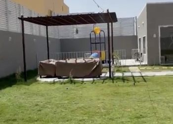 شاليه بالعاب مائية وجلسة خارجية 
