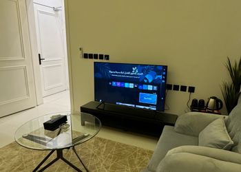 شقة بغرفة معيشة وغرفة نوم 