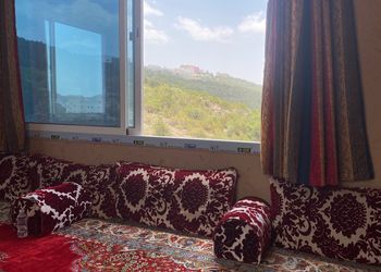 استراحة بمجلس وفناء خارجي 