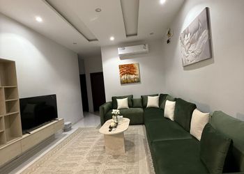 شقة بثلاث غرف نوم ودخول ذاتي 