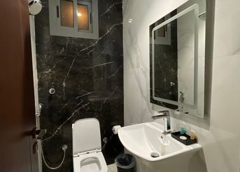 استديو بأثاث مريح وبسيط 