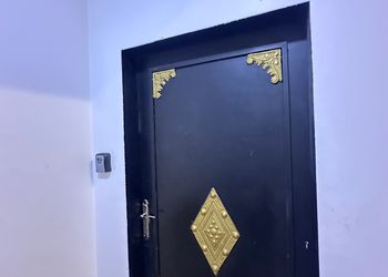 استديو بسرير ماستر وجلسة جانبية