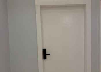 شقة بغرفة معيشة وغرفة نوم 