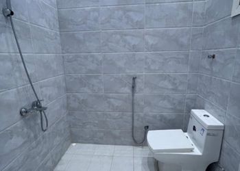 شالية واسع بمجلس ومسبح خارجي