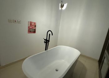 شقة بأثاث مريح وبسيط 