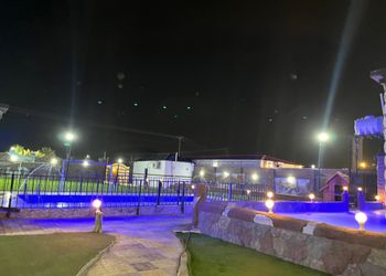 استراحة بمسطح اخضر ومجالس