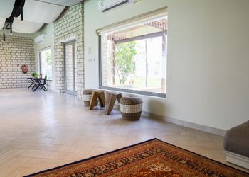 استراحة بمسطح اخضر وجلسه خارجيه