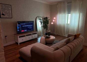 استديو بسرير ماستر وجلسة جانبية