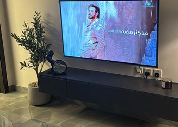 شقة بصالة انيقة وغرفة نوم