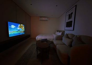 استديو بسرير ماستر وجلسة جانبية