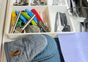 شقة بثلاث غرف نوم وصالة مريحة 