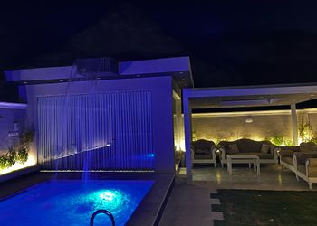 شاليه بمسبح تدفئة واسطبل خيل