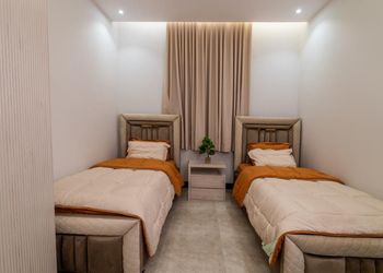 شقة مودرن بصالة وغرفتين نوم 