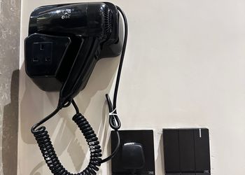 شقة بدخول ذاتي وصالة أنيقة 