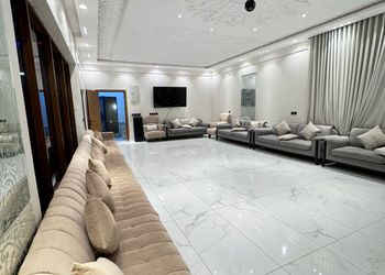 شاليه بمجلس وثلاث غرف نوم 