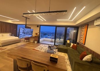 استديو بتصميم أنيق وإطلالة مميزة