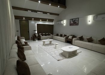 منتجع بمسطحات واطلالة على الجبل
