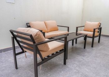 شقة بغرفة معيشة وغرفتين نوم 