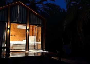 كوخ بسرير كبير علوي وسريرين فردي