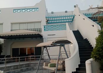 شاليه بصالة أنيقة وإطلالة مميزة
