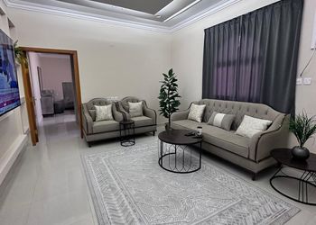 شقة بغرفة معيشة وغرفتين نوم 