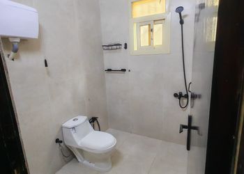 شقة بصالة مريحة وغرفتين نوم 
