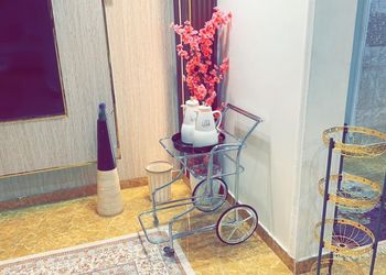 شاليه بمسبح خارجي ومسطح اخضر