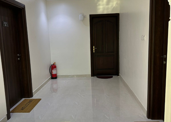 استديو غرفه ب 4 اسره مفرده 