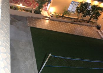 استراحة بجلسة خارجية ملعب كرة طائرة