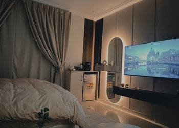 استديو بسرير ماستر وجلسة جانبية