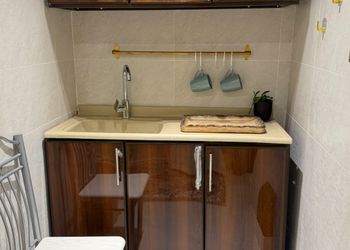 استديو بأثاث مريح وبسيط 