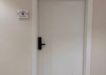 استديو بسرير ماستر وجلسة جانبية