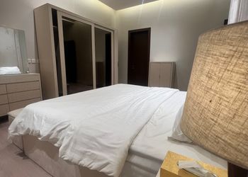 شقة بدخول ذاتي وغرفة جلوس