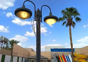 شاليه بمسطح اخضر وألعاب مائية 