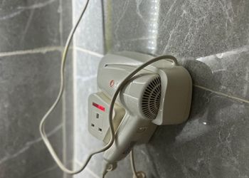 شقة بصالة انيقة وغرفة نوم