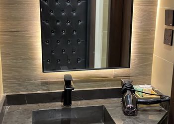 استديو بأثاث مريح وبسيط 