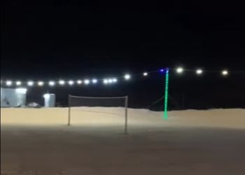 مخيم  بجلسة خارجية وبيت شعر 