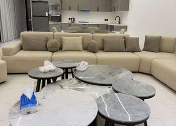شاليه بمسطح اخضر ومسبح 