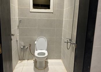 استديو بسرير ماستر وأثاث مريح 