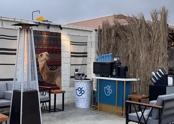 مخيم بجلسة خارجية وأجواء ممتعة