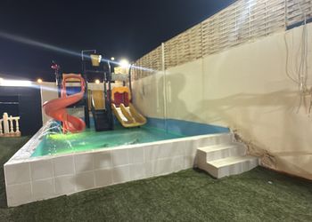 استراحة بمسبح خارجي 