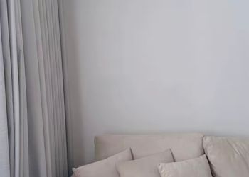 شقة بسرير ماستر وجلسة جانبية 